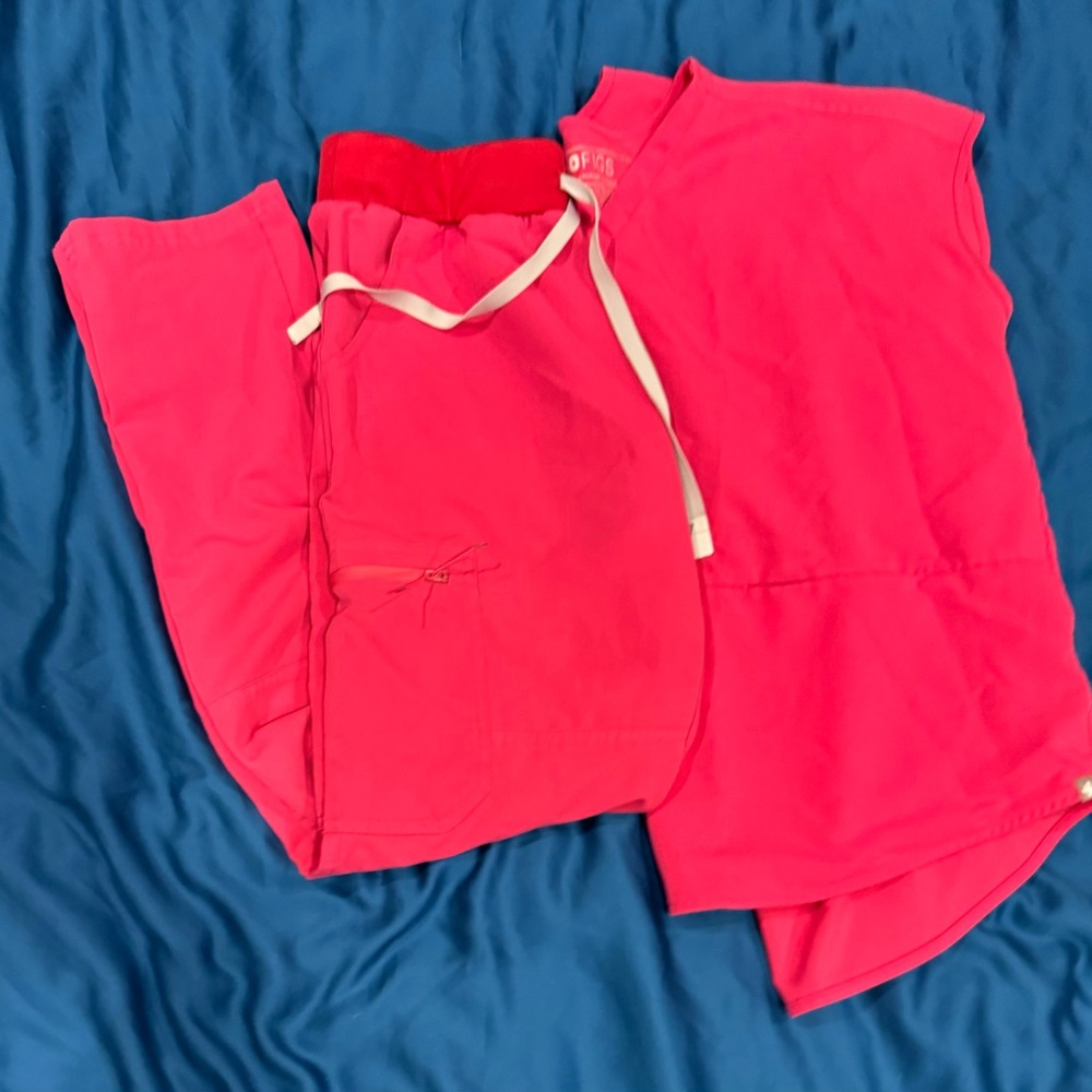 FIGS XS Hot Pink oversized scrub top/cargo pants set